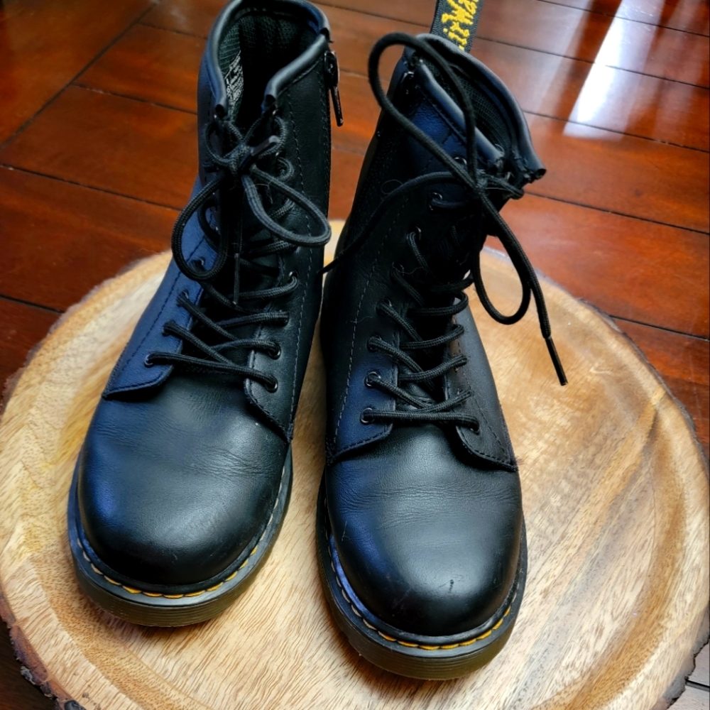 Dr Martens kids black boots size 4